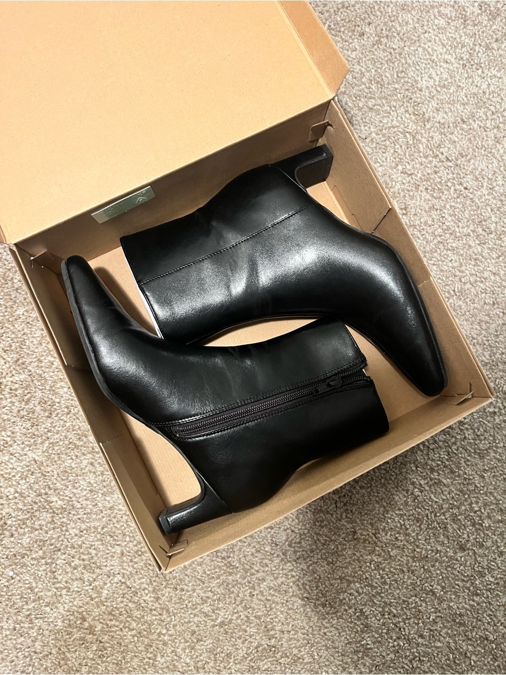 Women's black pointed toe ankle boots with side zipper (like-new)